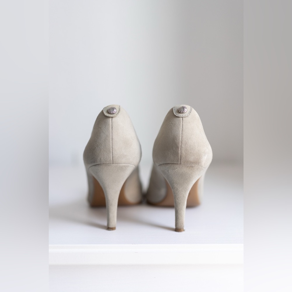 MICHAEL Michael Kors Flex Suede Mid-Heel Pumps | Dusty Blue | Size 8.5 - Picture 4 of 5
